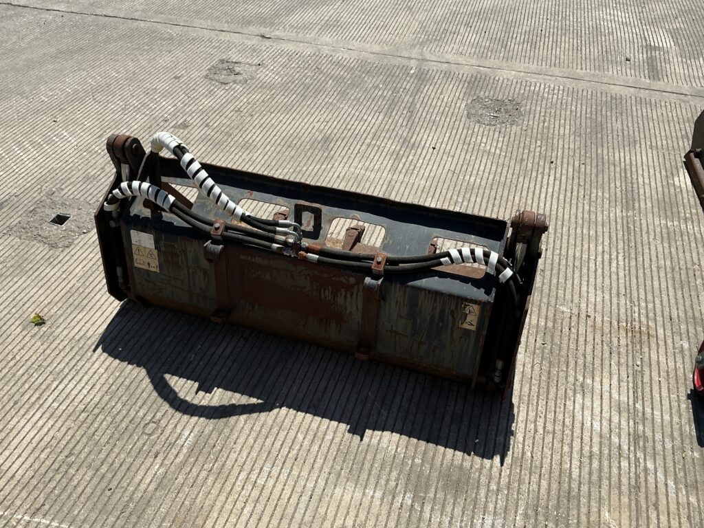 Avant 4Ft 4 in 1 Bucket