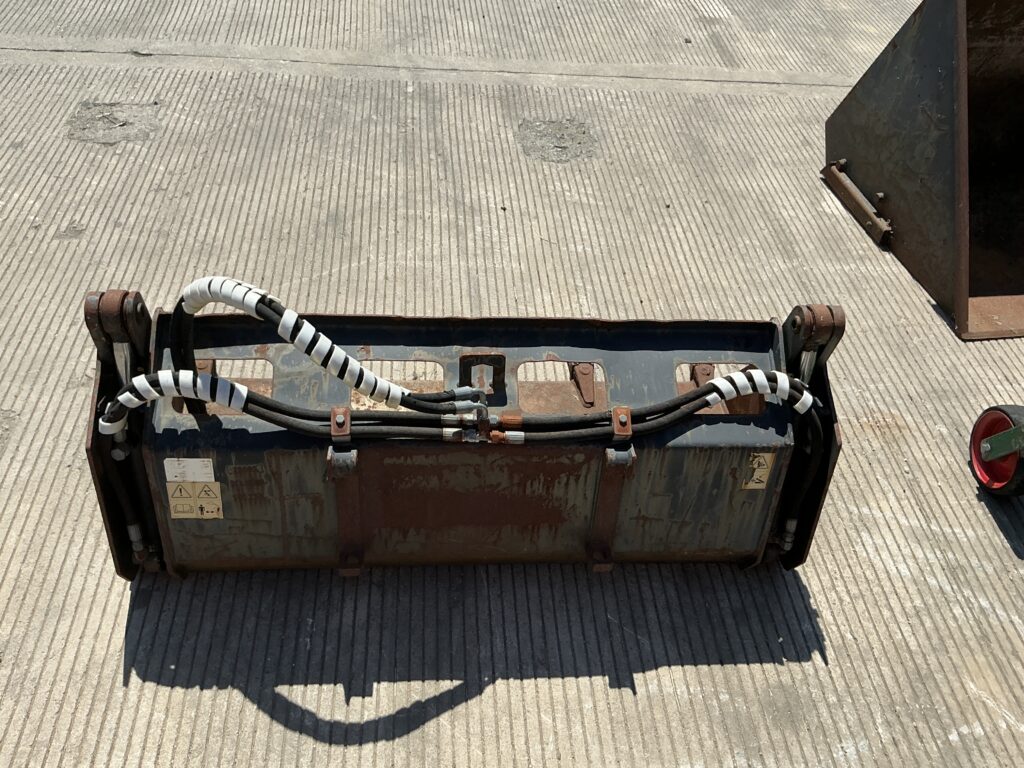 Avant 4Ft 4 in 1 Bucket