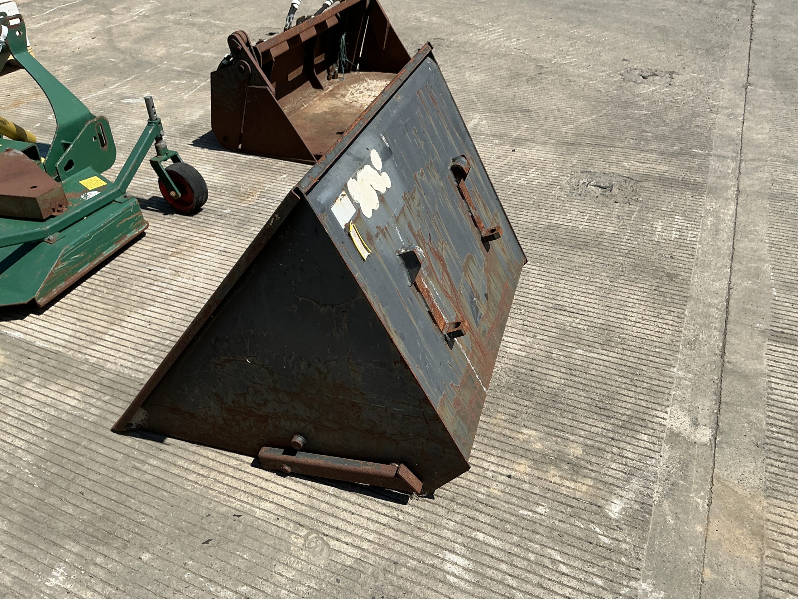 Avant 3Ft Bucket