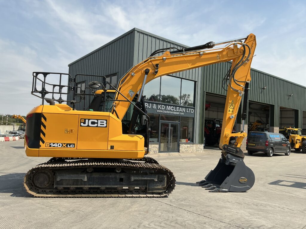 JCB 140X LC Digger (ST26210)