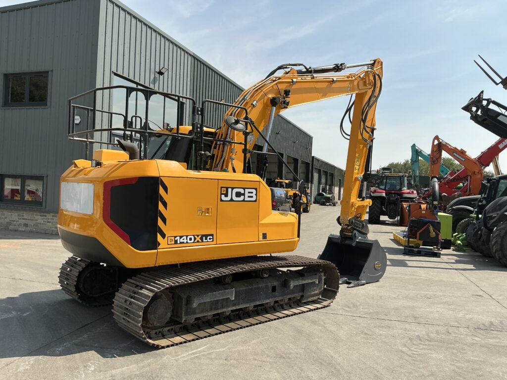 JCB 140X LC Digger (ST26210)