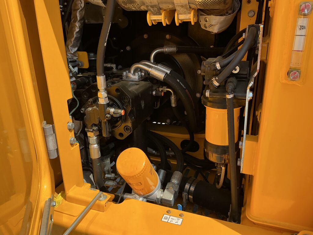 JCB 140X LC Digger (ST26210)
