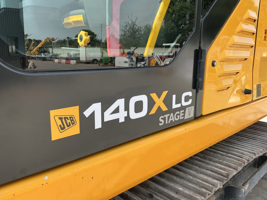 JCB 140X LC Digger (ST26210)