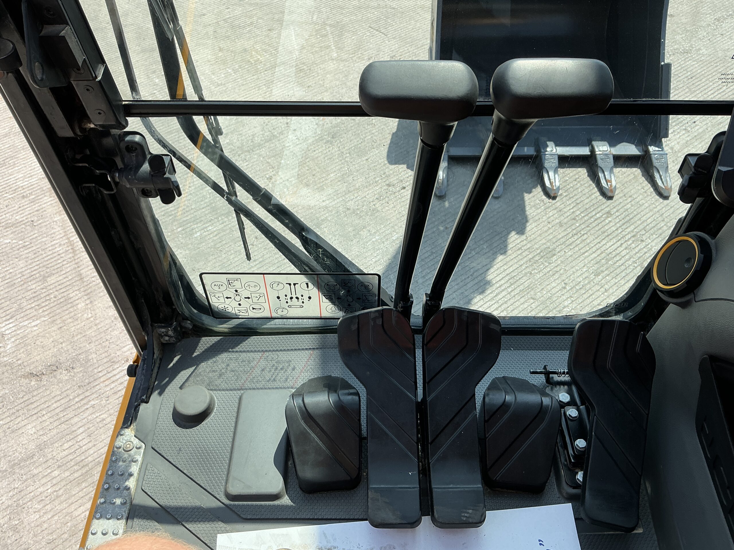 JCB 140X LC Digger (ST26210)