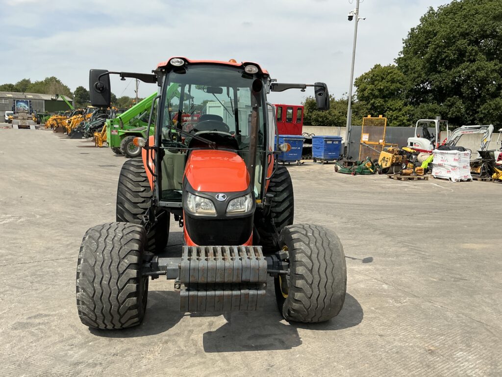 Kubota M7060 Hydraulic Shuttle Tractor (ST25809)