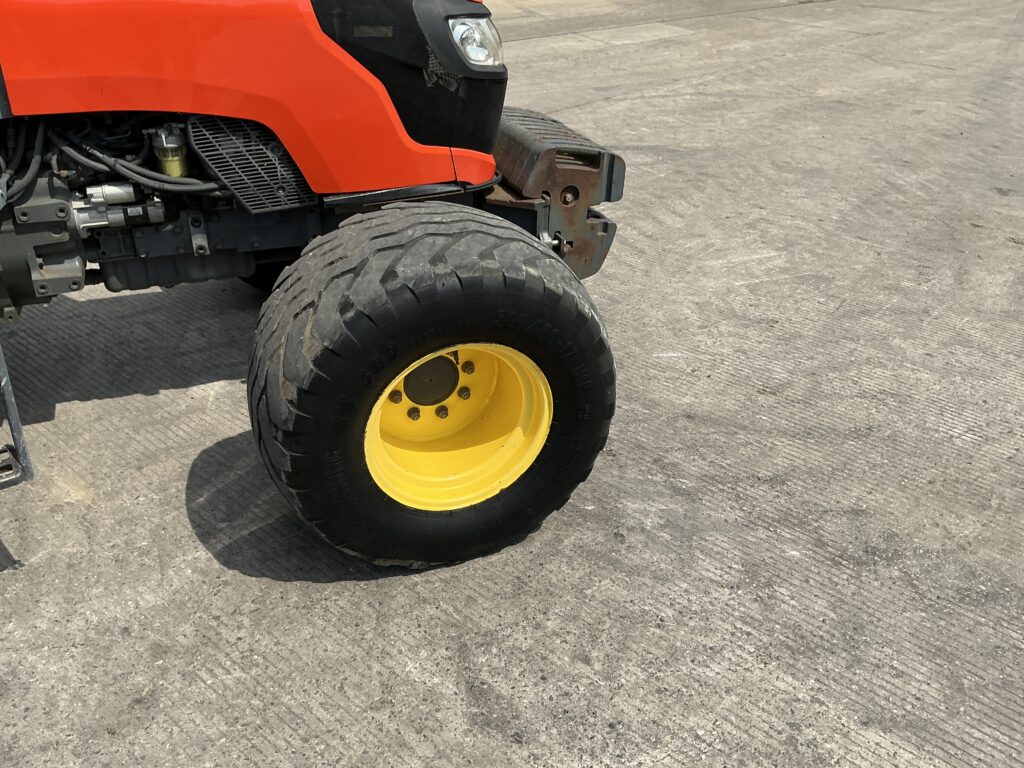 Kubota M7060 Hydraulic Shuttle Tractor (ST25809)