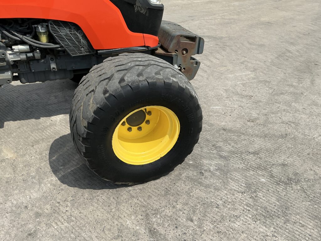 Kubota M7060 Hydraulic Shuttle Tractor (ST25809)