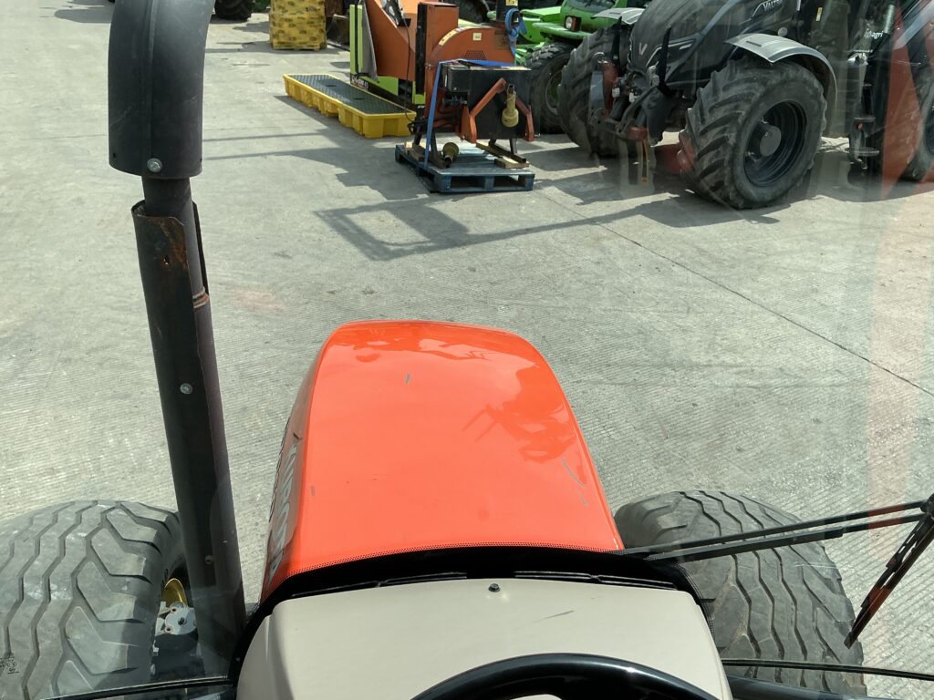 Kubota M7060 Hydraulic Shuttle Tractor (ST25809)