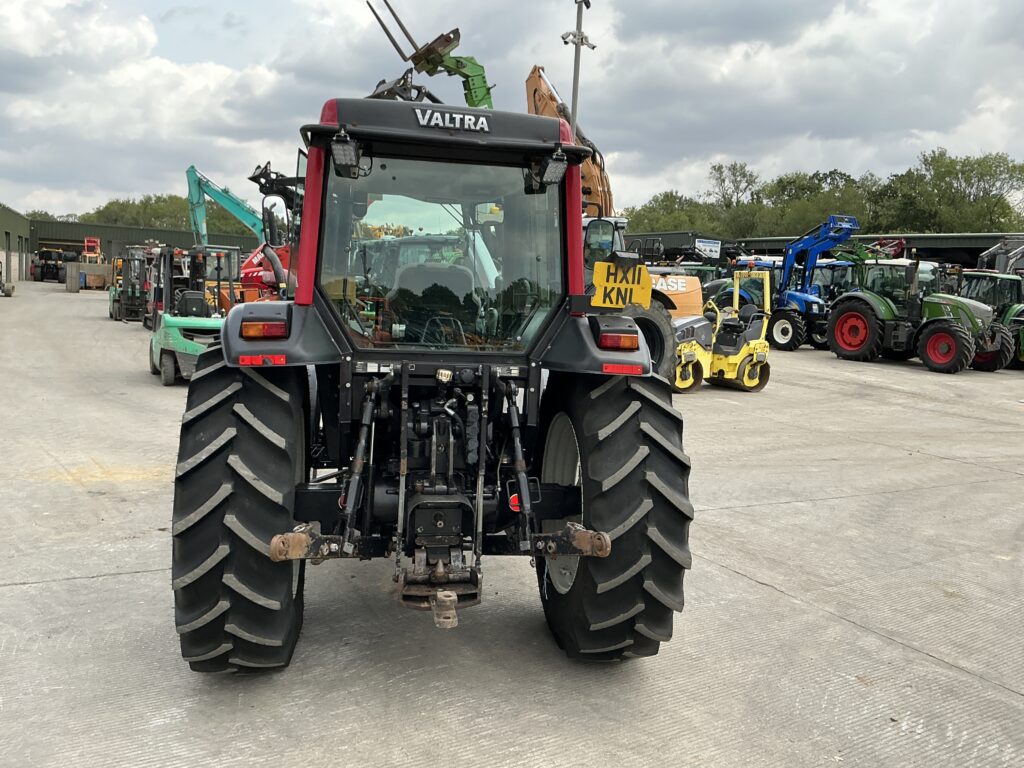 Valtra A92 Tractor (ST25491)