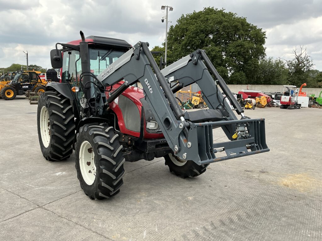 Valtra A92 Tractor (ST25491)