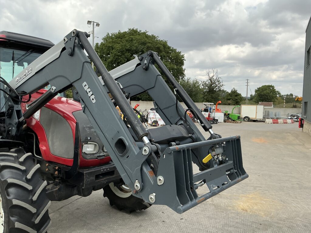 Valtra A92 Tractor (ST25491)