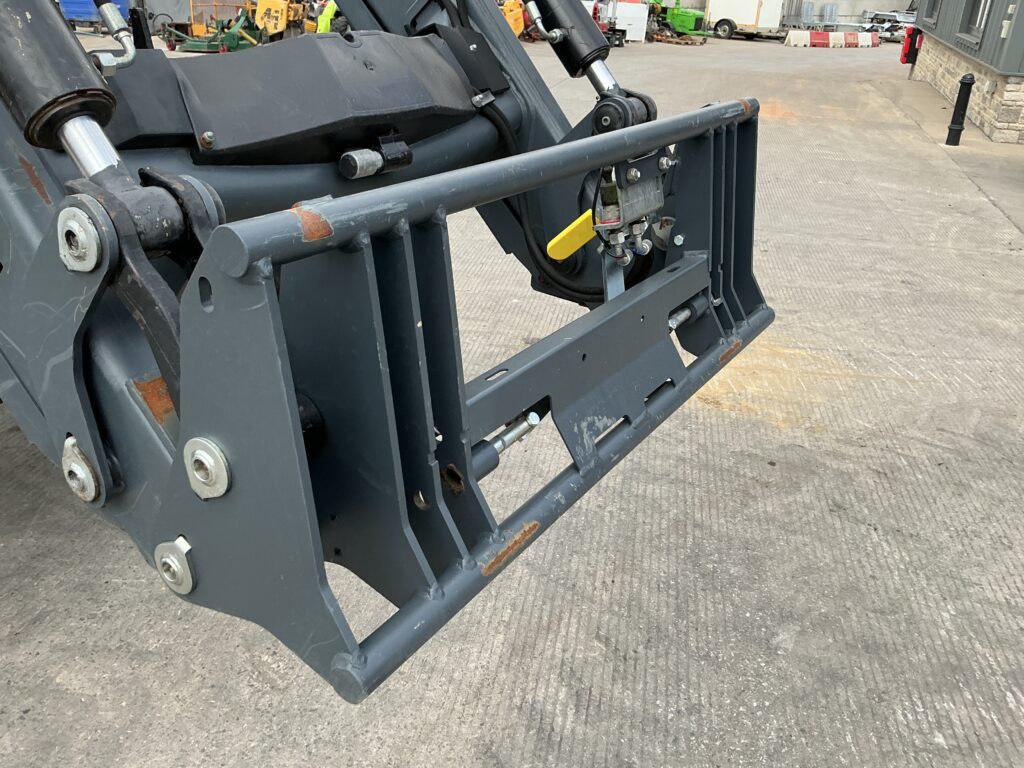 Valtra A92 Tractor (ST25491)