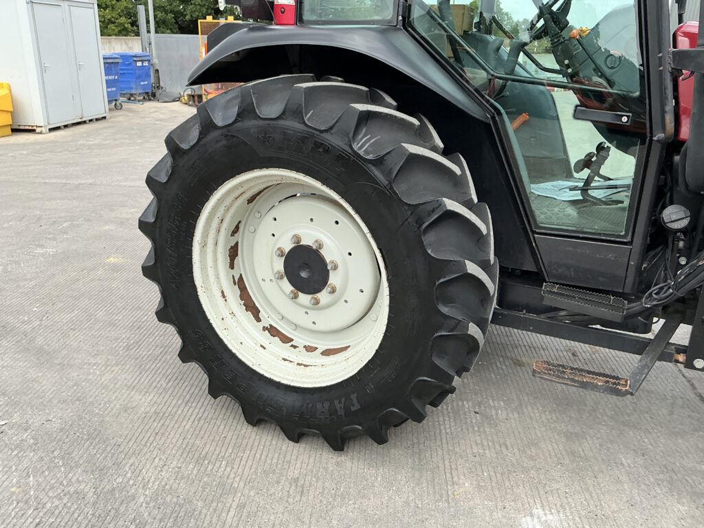 Valtra A92 Tractor (ST25491)