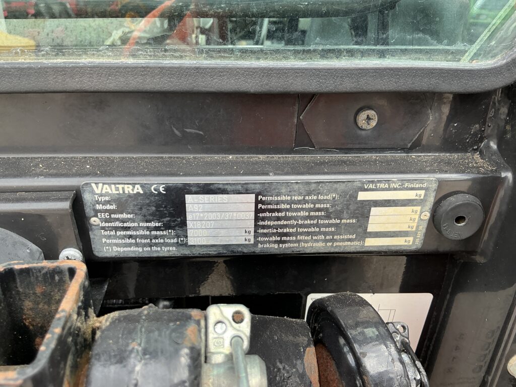 Valtra A92 Tractor (ST25491)