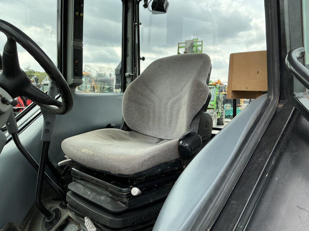 Valtra A92 Tractor (ST25491)
