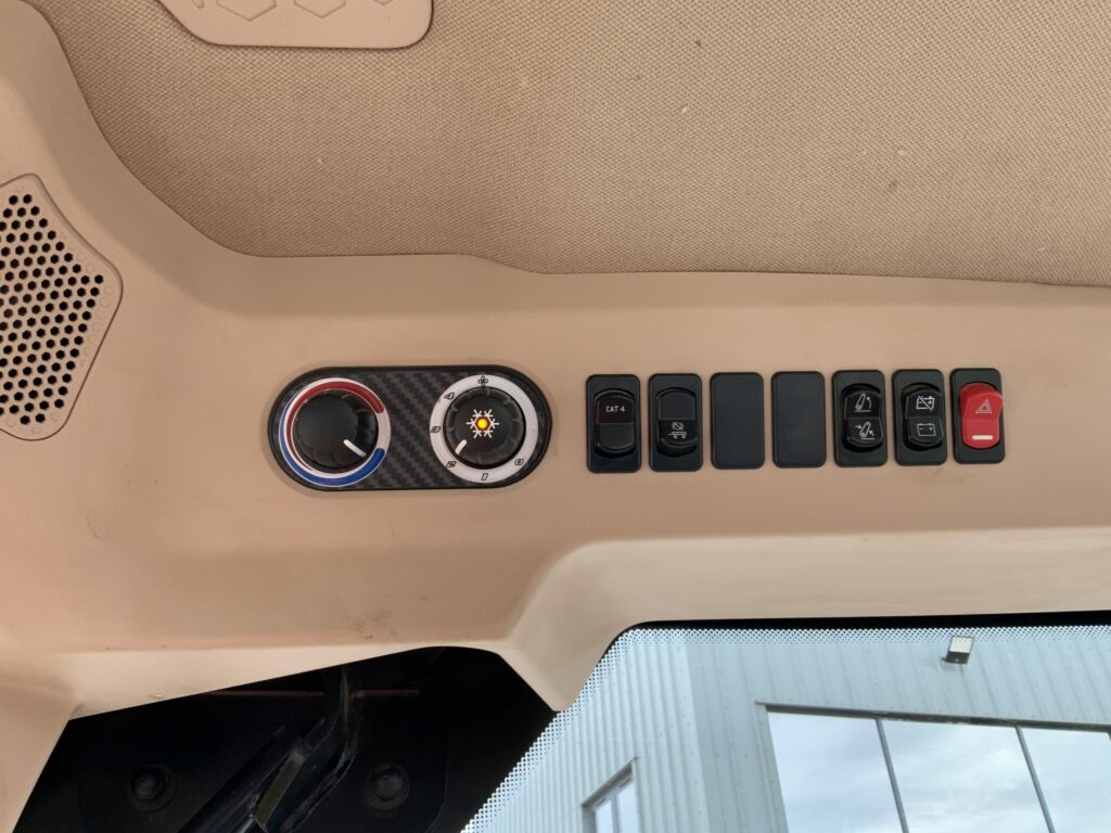 Case Quantum 110N Narrow Tractor (ST26869)