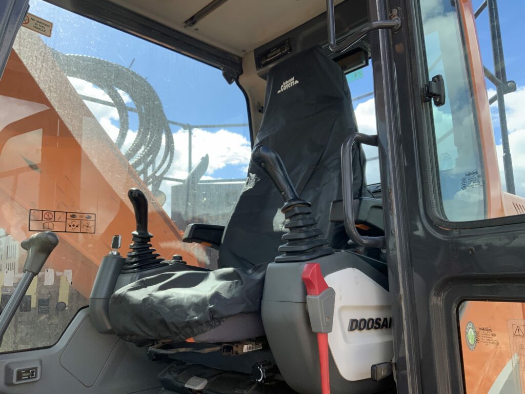 Doosan DX225 LCR-5 Digger (ST26517)