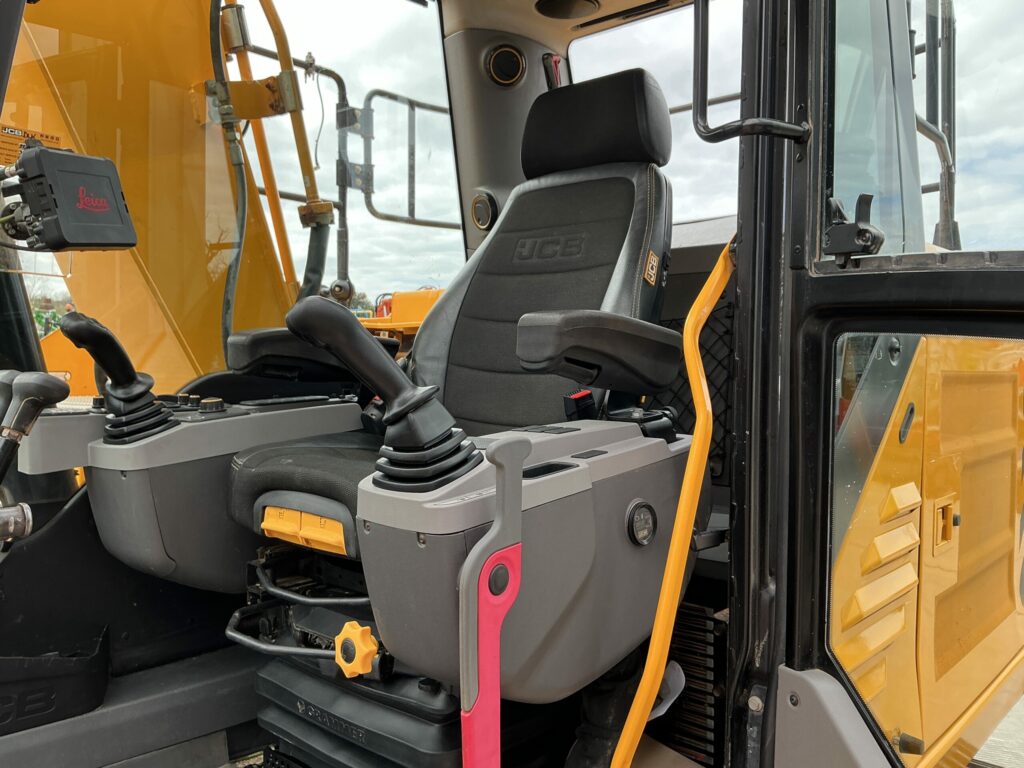 JCB 150X LC Digger (ST26184)