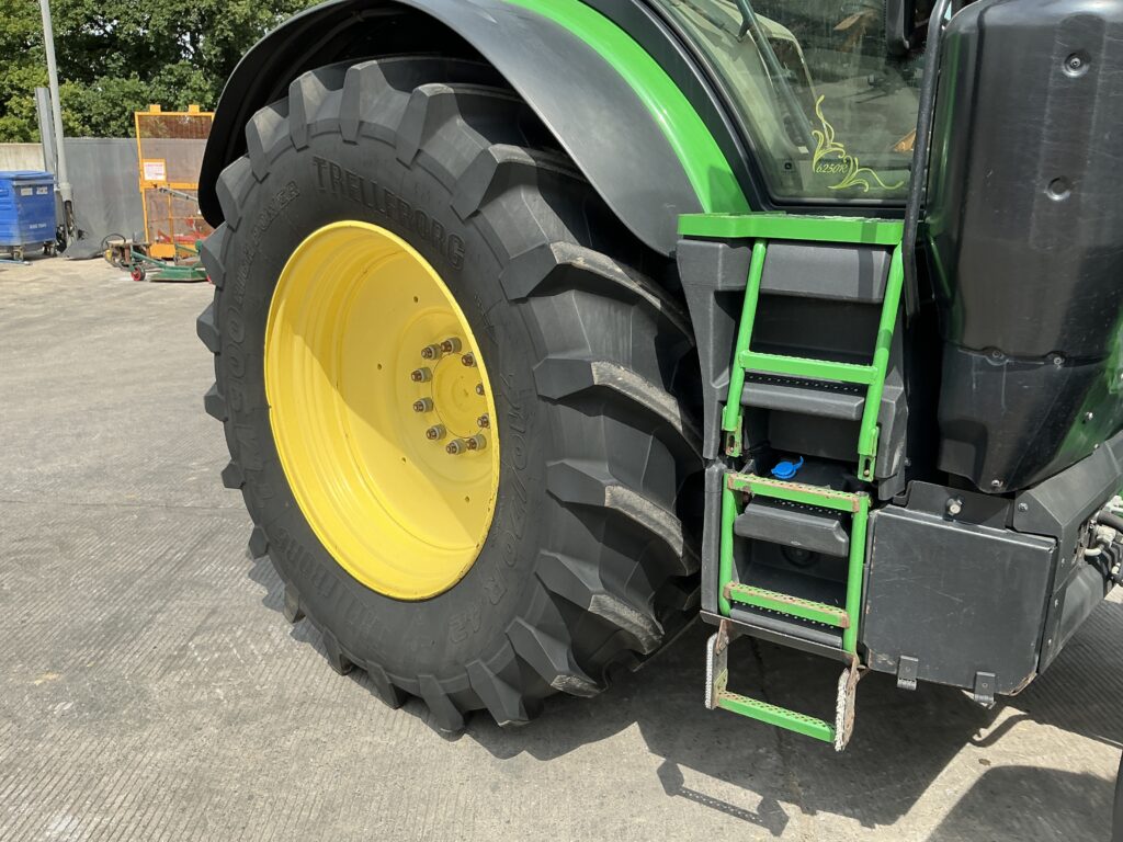 John Deere 6250R Tractor (ST27159)