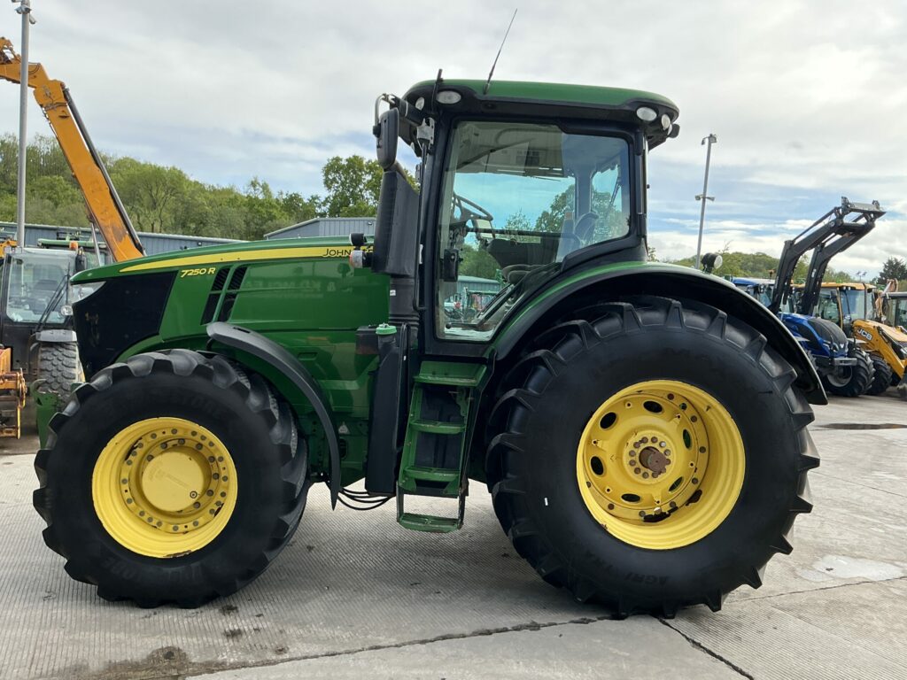 John Deere 7250R Tractor (ST24557)