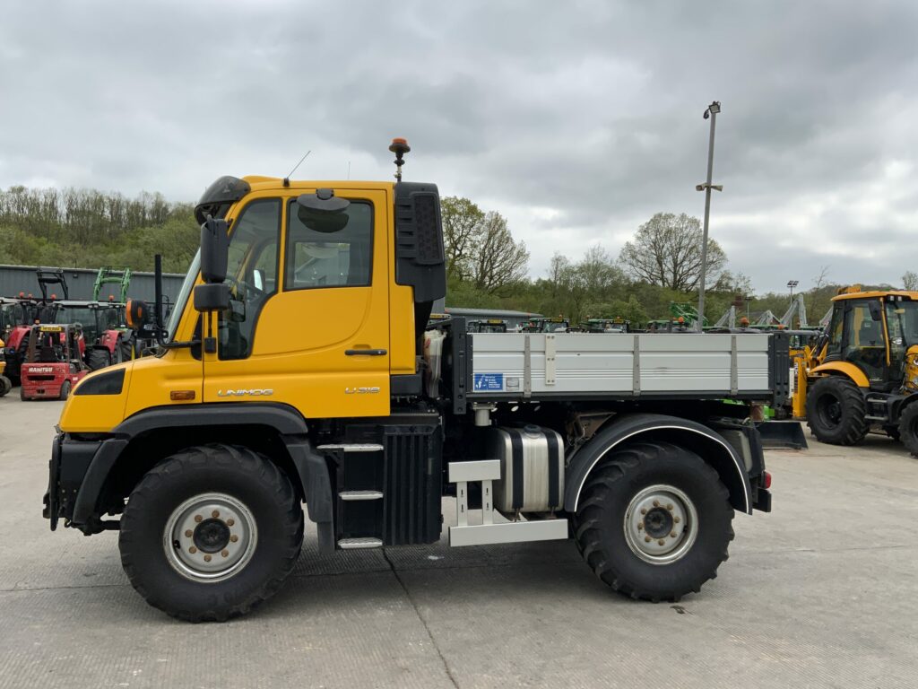 Mercedes-Benz Unimog U318 (ST25547)