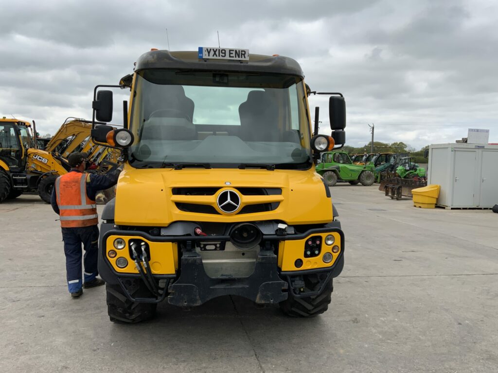Mercedes-Benz Unimog U318 (ST25547)