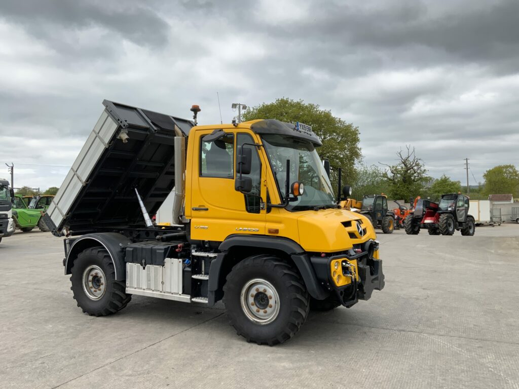 Mercedes-Benz Unimog U318 (ST25547)