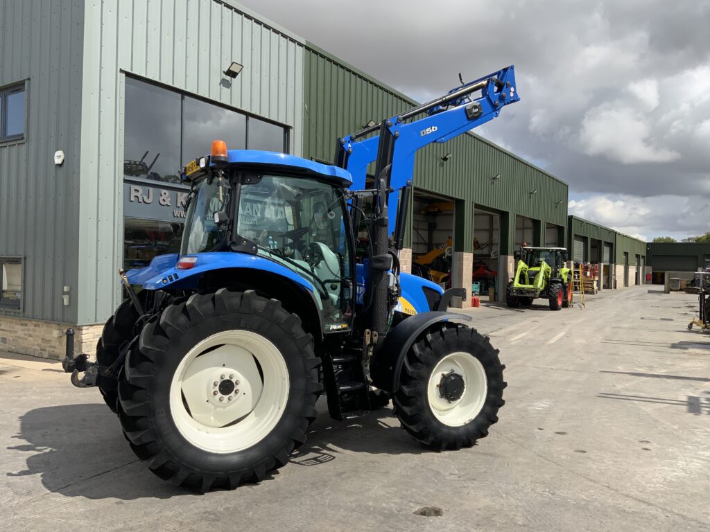 New Holland T6020 Tractor (ST27364)