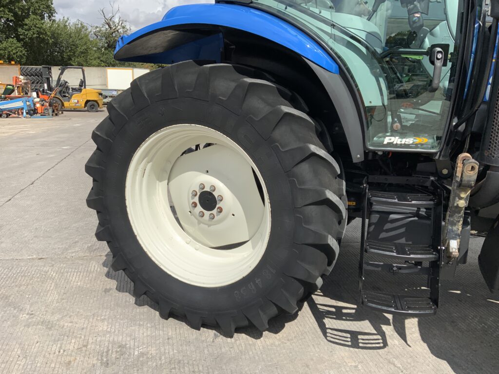 New Holland T6020 Tractor (ST27364)