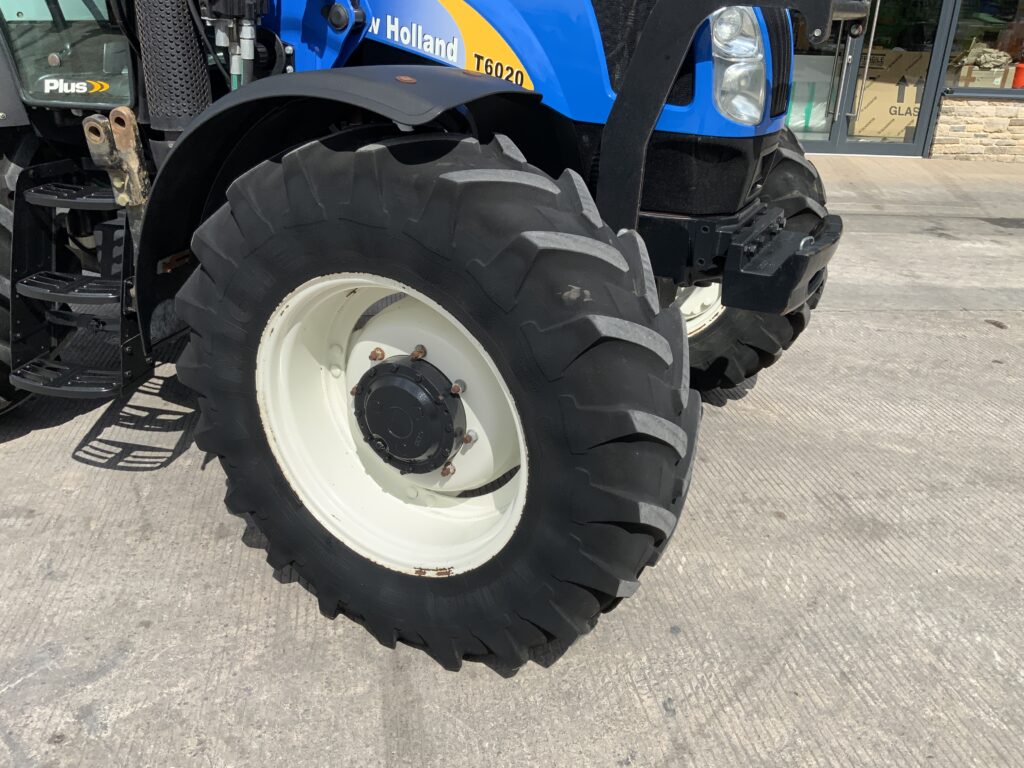 New Holland T6020 Tractor (ST27364)