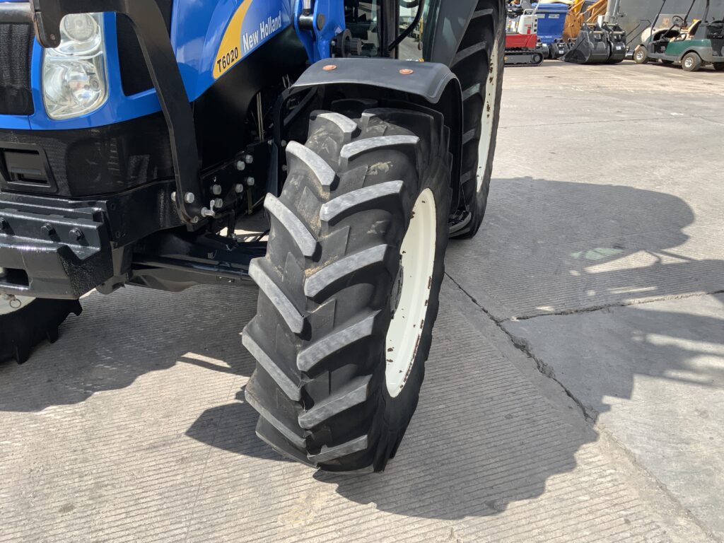 New Holland T6020 Tractor (ST27364)