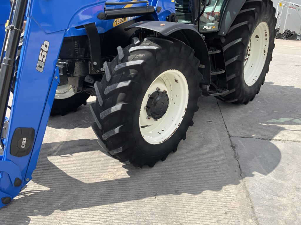 New Holland T6020 Tractor (ST27364)