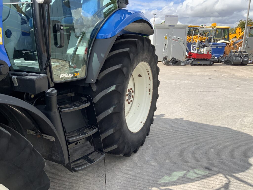 New Holland T6020 Tractor (ST27364)