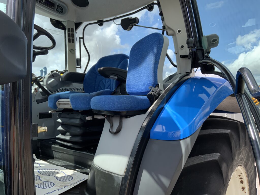 New Holland T6020 Tractor (ST27364)