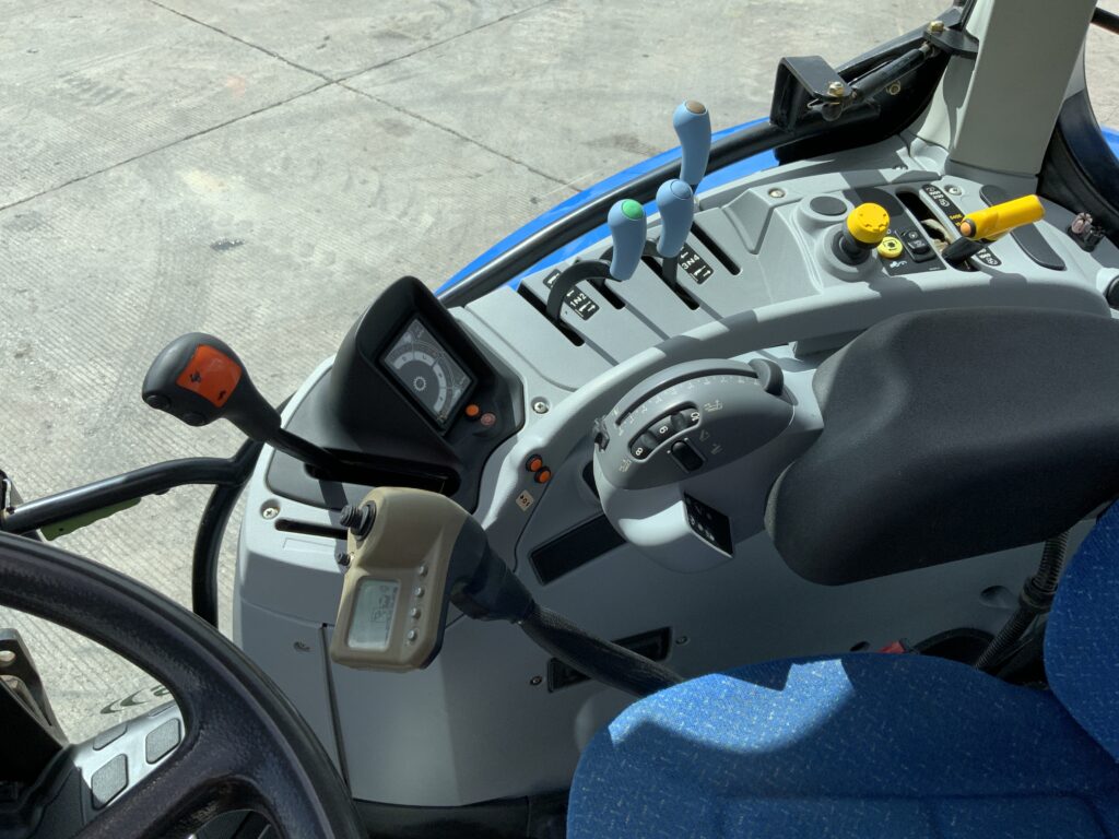 New Holland T6020 Tractor (ST27364)
