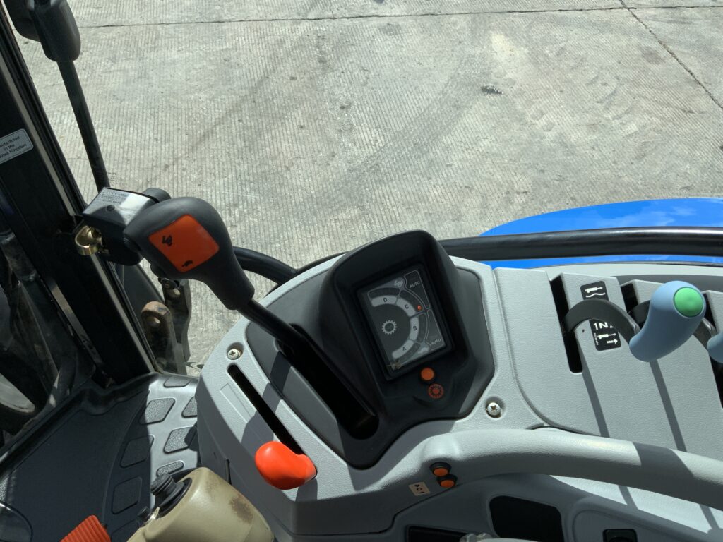 New Holland T6020 Tractor (ST27364)