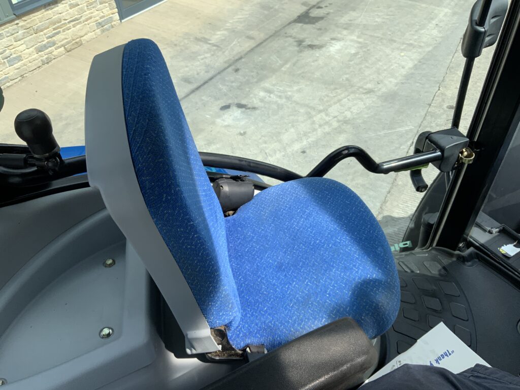 New Holland T6020 Tractor (ST27364)