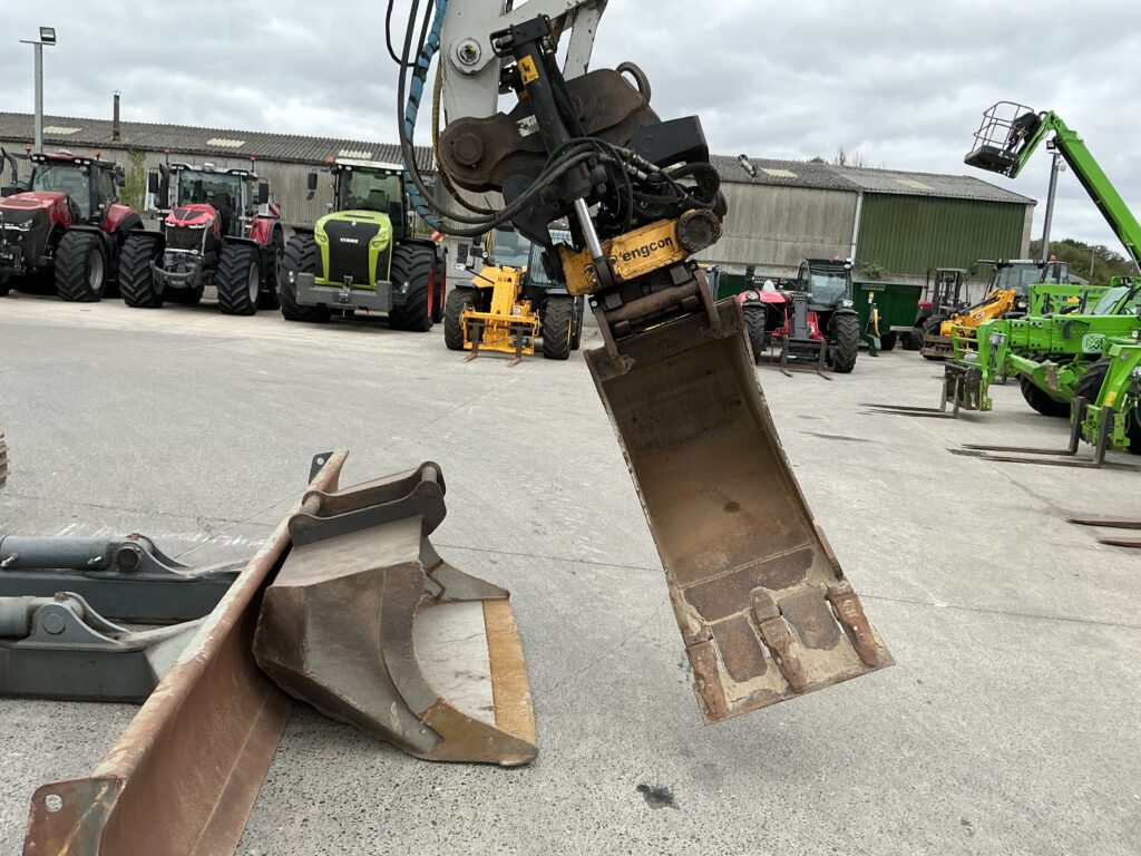 Takeuchi TB2150 C/W Engcon Tiltrotor Digger (ST27032)