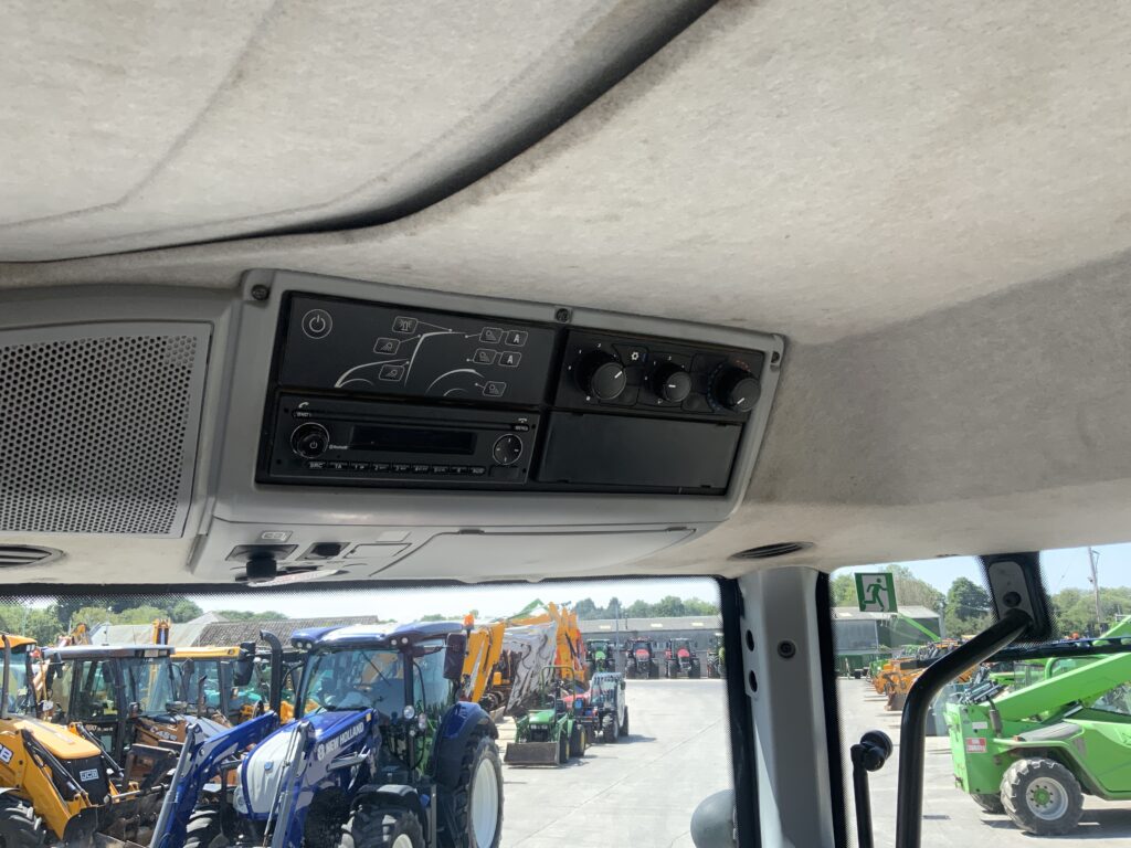 Valtra N154 Active Tractor (ST27062)