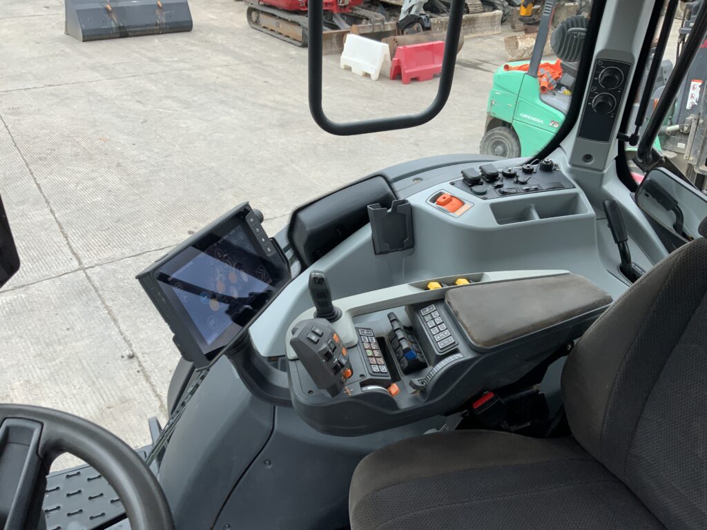 Valtra N175 Direct Tractor (ST26884)