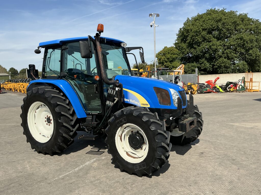 New Holland T5050 Tractor (ST27259)
