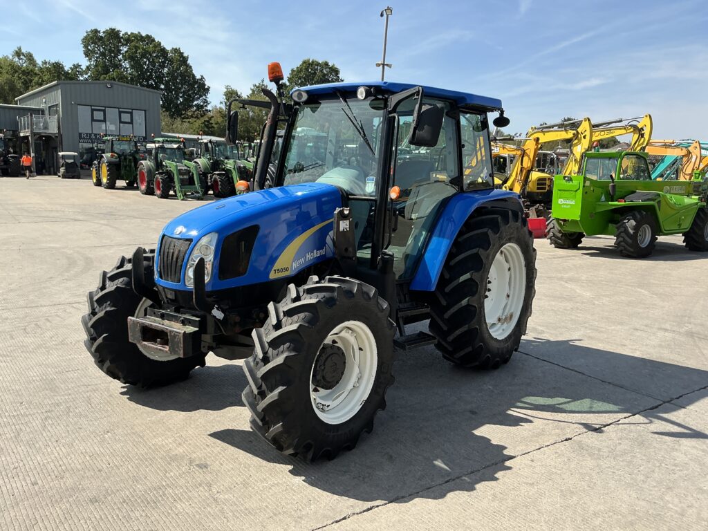 New Holland T5050 Tractor (ST27259)