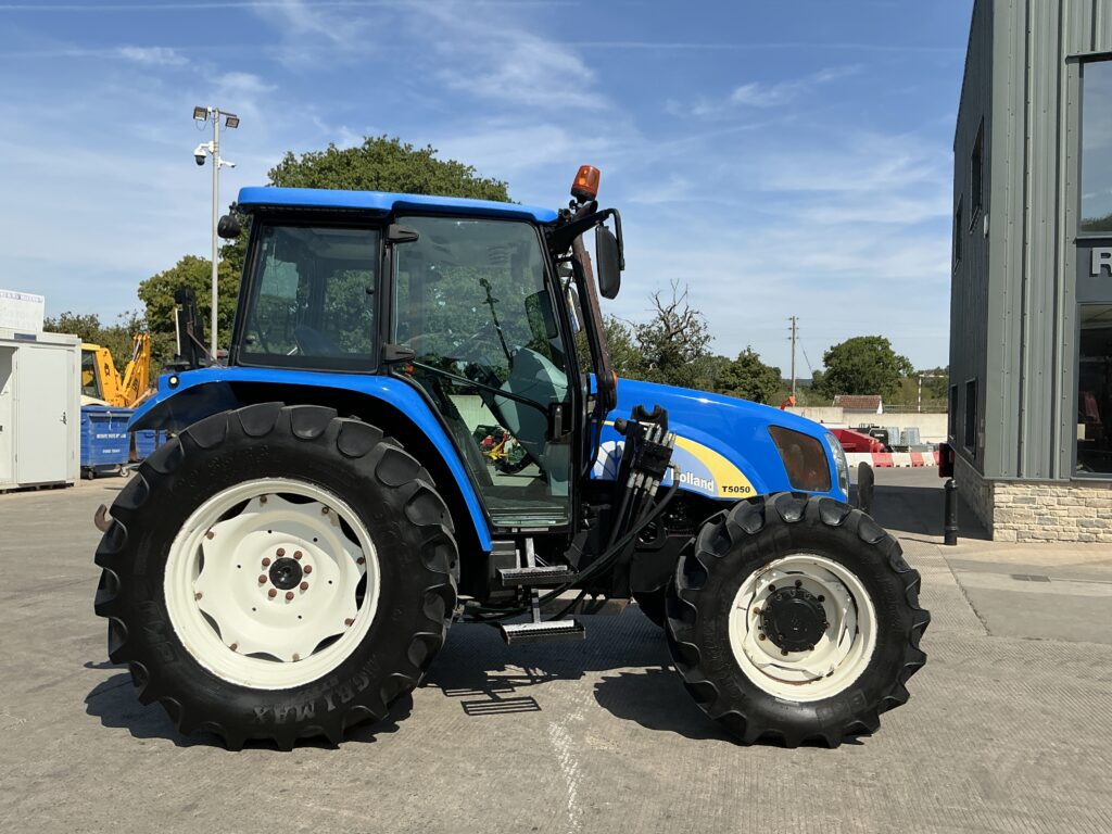 New Holland T5050 Tractor (ST27259)