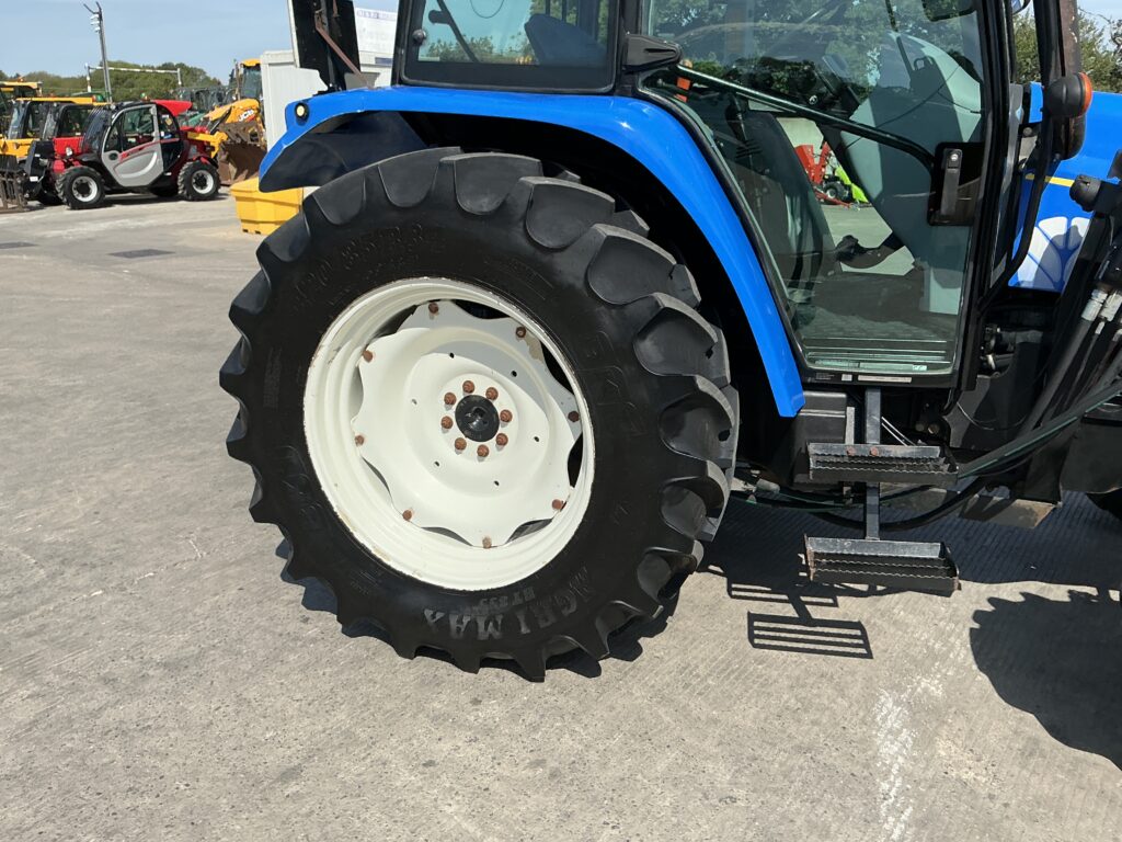 New Holland T5050 Tractor (ST27259)