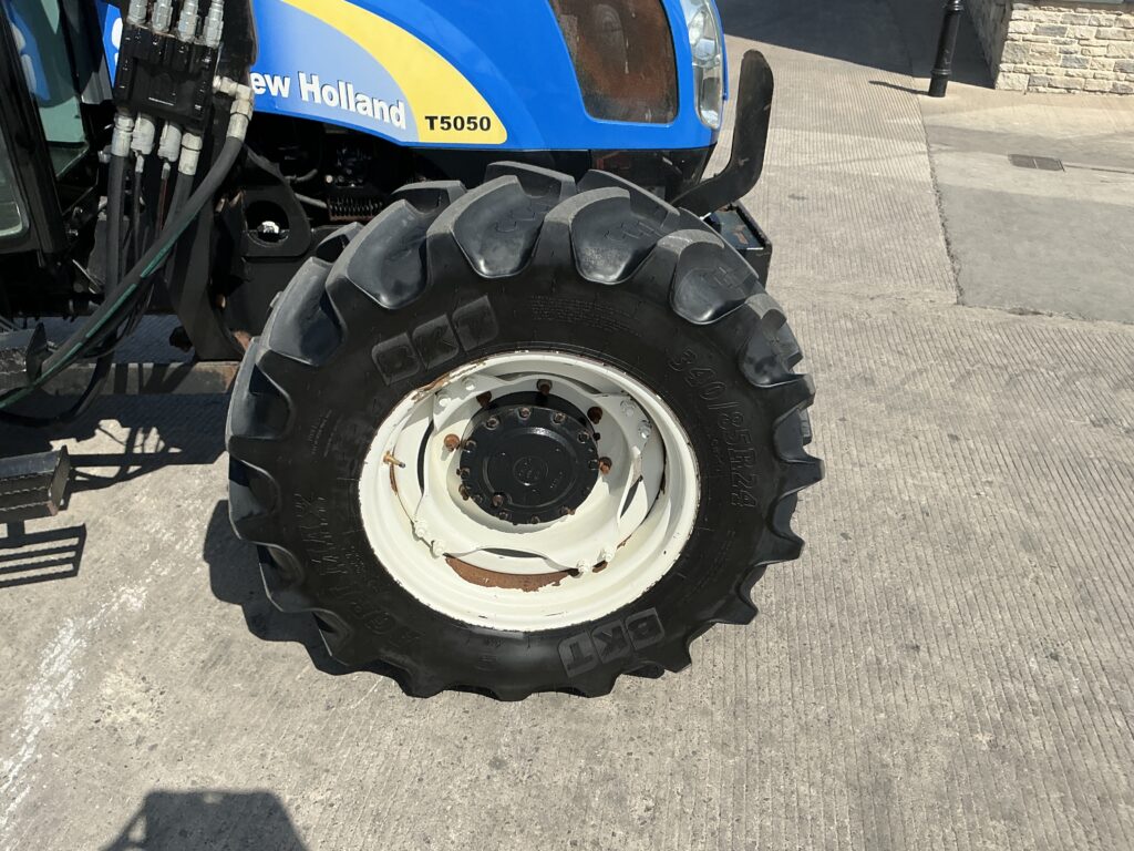 New Holland T5050 Tractor (ST27259)