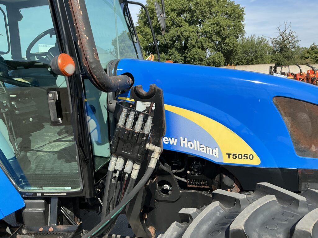 New Holland T5050 Tractor (ST27259)