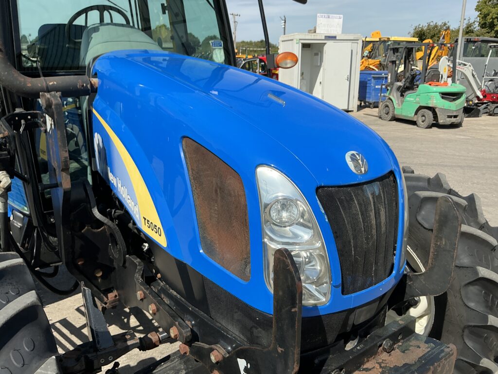 New Holland T5050 Tractor (ST27259)
