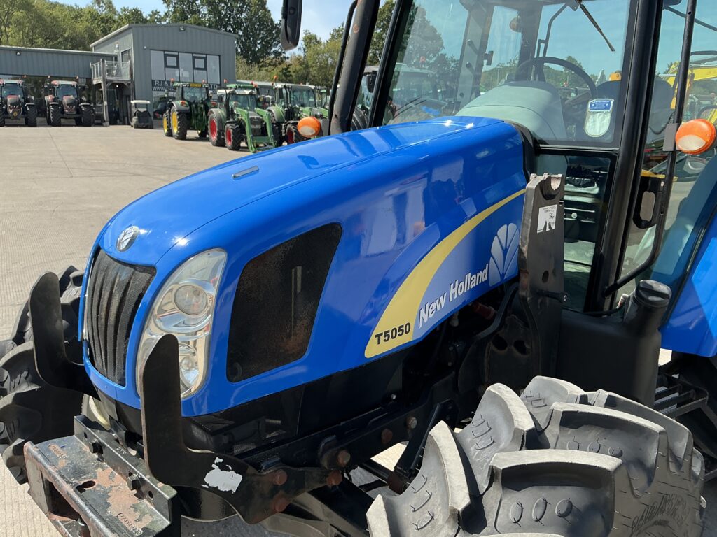New Holland T5050 Tractor (ST27259)