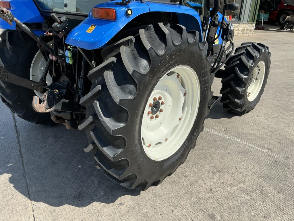 New Holland T5050 Tractor (ST27259)