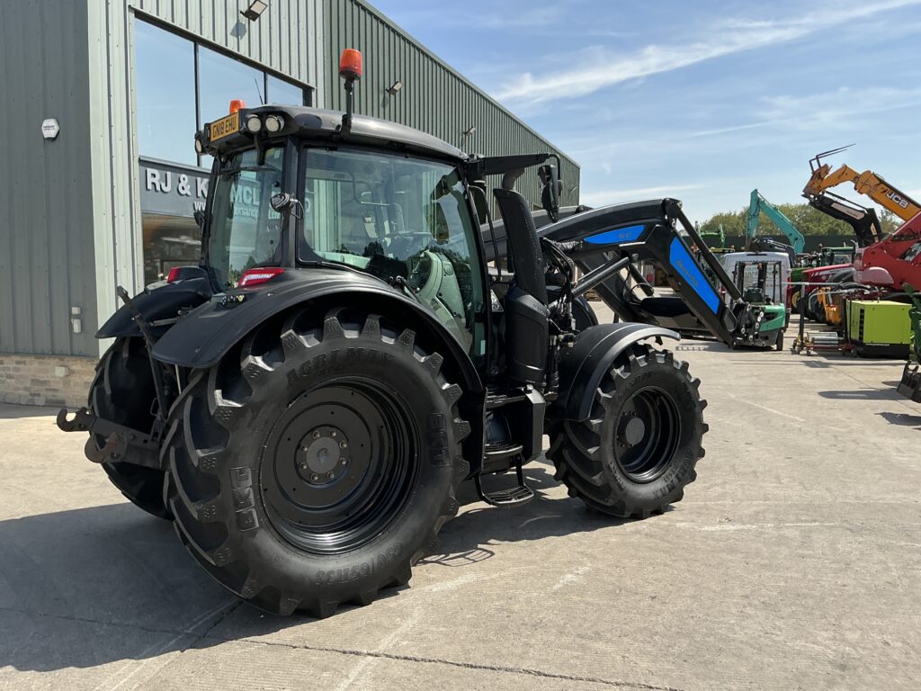 Valtra N174 Unlimited Tractor (ST27280)